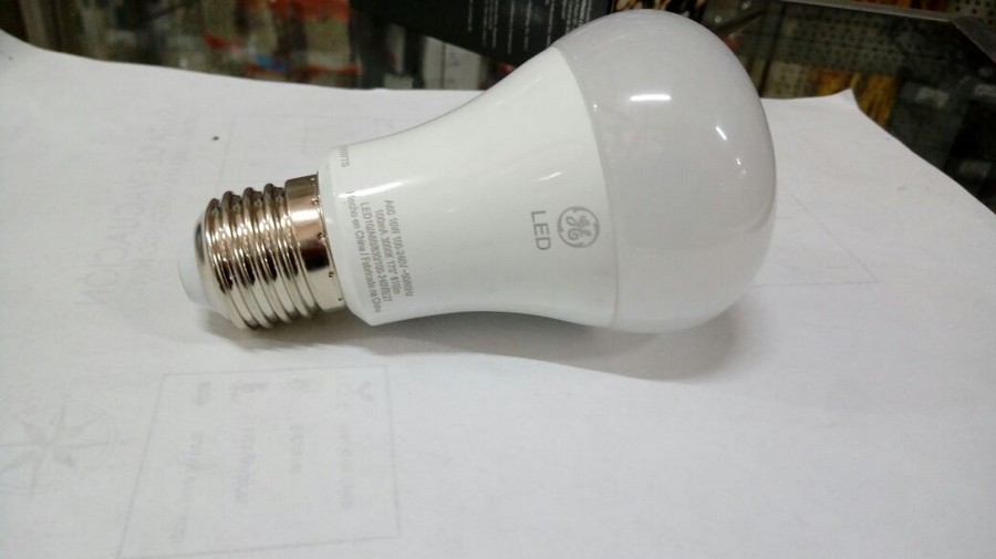 BOMBILLO LED G.E C/PROTEC. 10W LUZ AMARILLA (UNIDAD) (NC)